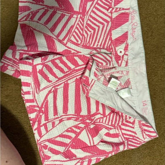 Pink and White Leaf Pattern Bedding - Picture 7 of 8